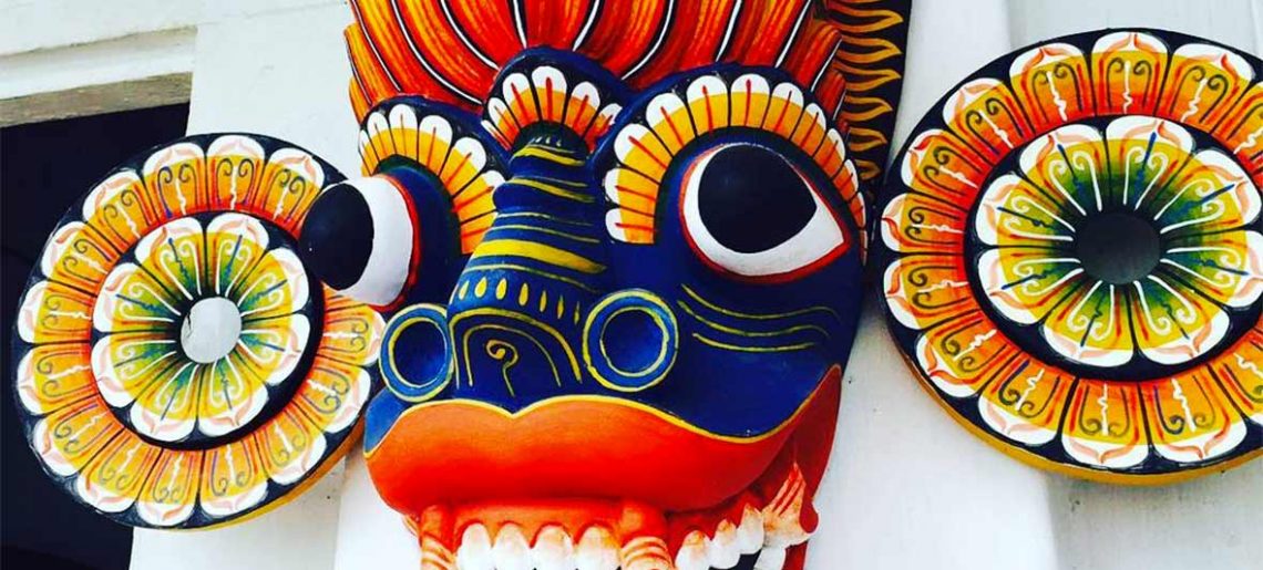 Tallado y pintura de máscaras
